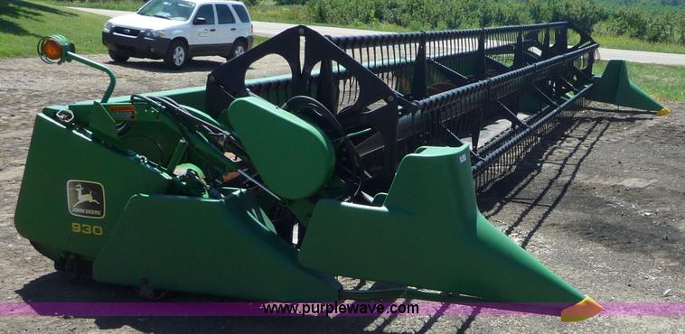 image for item 7004 1998 John Deere 930F flex platform