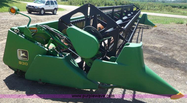 image for item 7004 1998 John Deere 930F flex platform