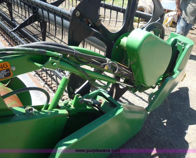 image for item 7004 1998 John Deere 930F flex platform