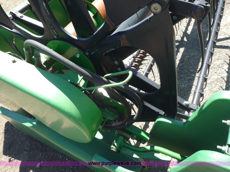 image for item 7004 1998 John Deere 930F flex platform