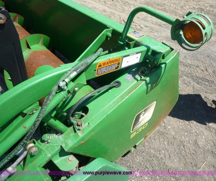image for item 7004 1998 John Deere 930F flex platform