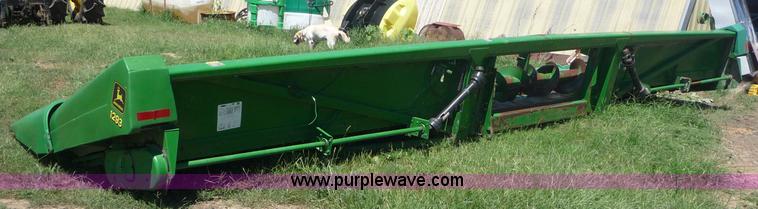 image for item 7005 1996 John Deere 1293 corn head