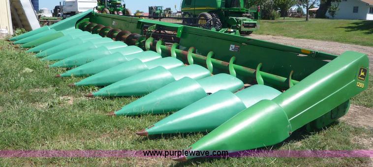 image for item 7005 1996 John Deere 1293 corn head