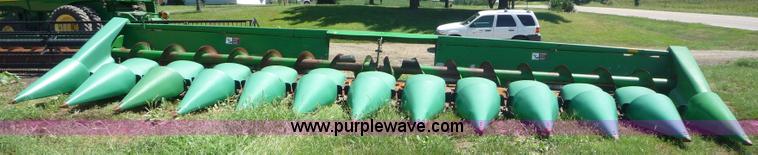 image for item 7005 1996 John Deere 1293 corn head