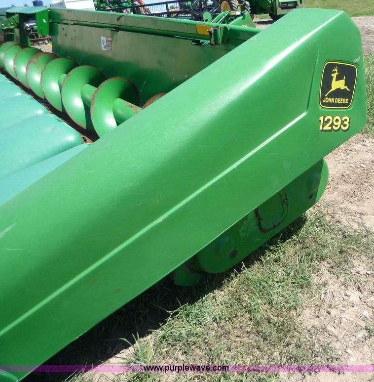 image for item 7005 1996 John Deere 1293 corn head