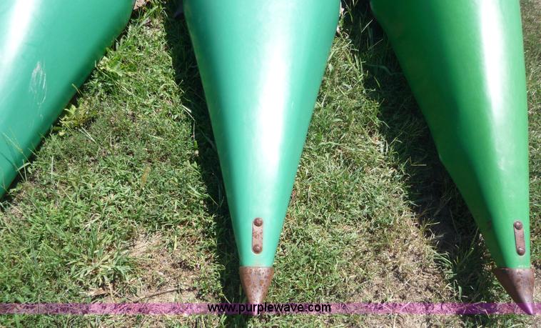 image for item 7005 1996 John Deere 1293 corn head