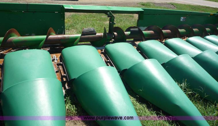 image for item 7005 1996 John Deere 1293 corn head