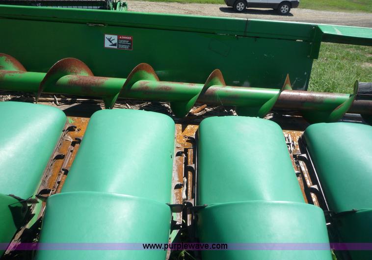 image for item 7005 1996 John Deere 1293 corn head