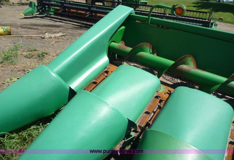 image for item 7005 1996 John Deere 1293 corn head