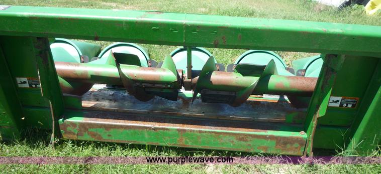 image for item 7005 1996 John Deere 1293 corn head