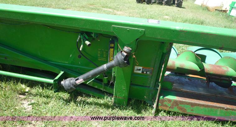 image for item 7005 1996 John Deere 1293 corn head