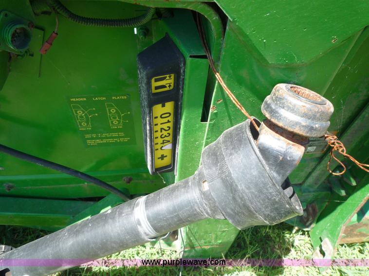 image for item 7005 1996 John Deere 1293 corn head