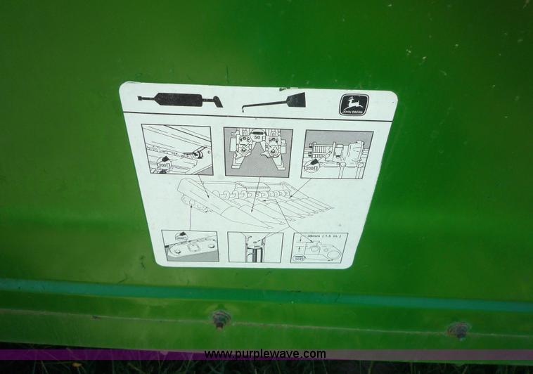 image for item 7005 1996 John Deere 1293 corn head