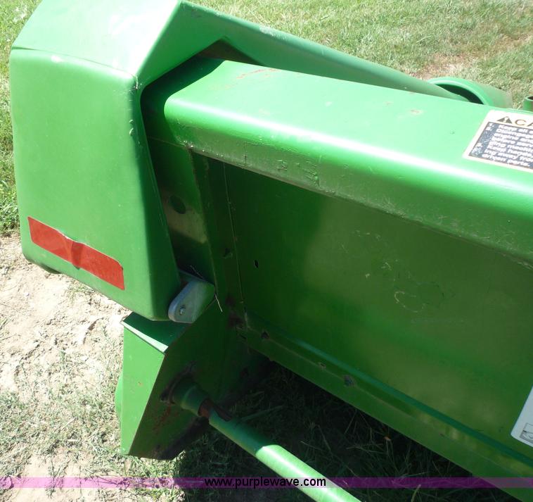 image for item 7005 1996 John Deere 1293 corn head