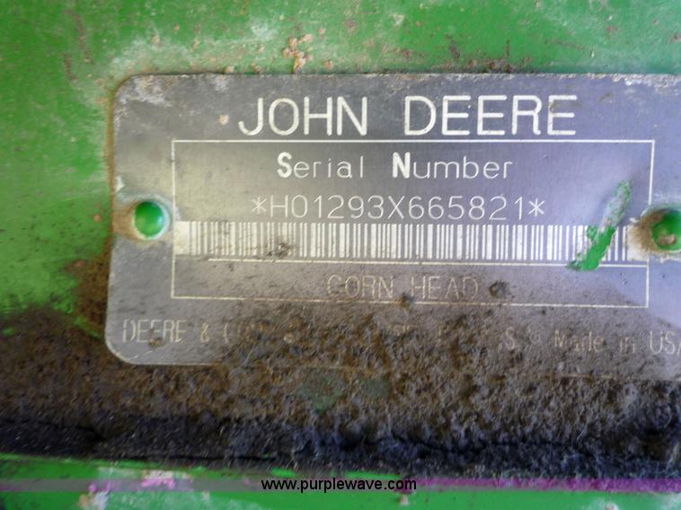 image for item 7005 1996 John Deere 1293 corn head
