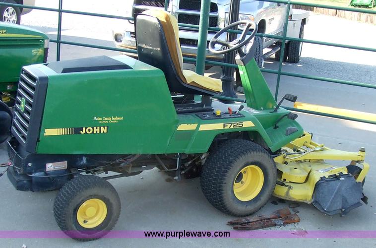 image for item 7126 1997 John Deere F725 riding mower
