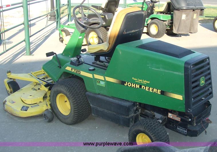 image for item 7126 1997 John Deere F725 riding mower