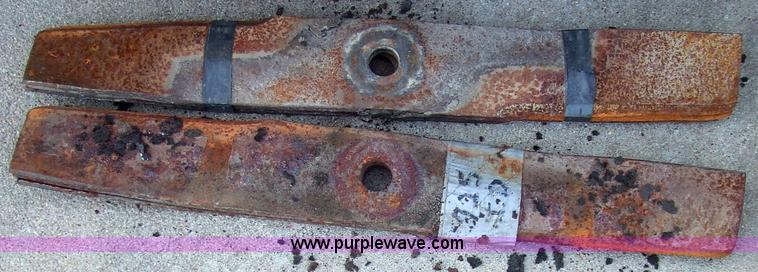 image for item 7126 1997 John Deere F725 riding mower