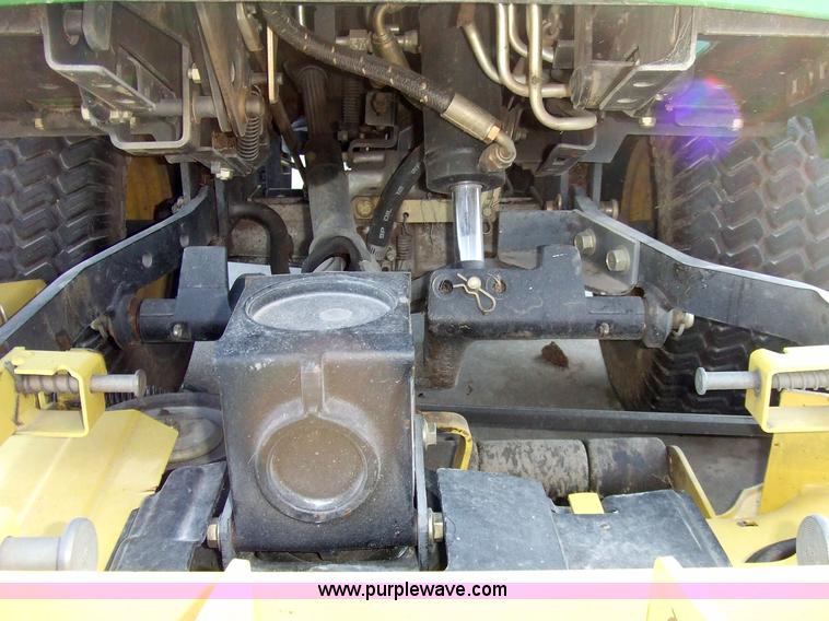 image for item 7126 1997 John Deere F725 riding mower