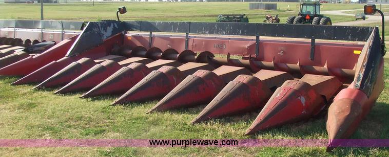 image for item 7127 1997 Case 1083 corn header