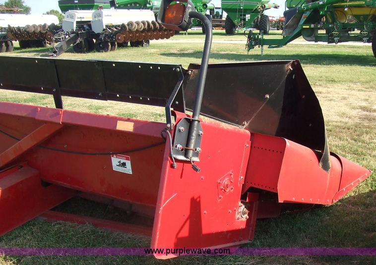 image for item 7127 1997 Case 1083 corn header