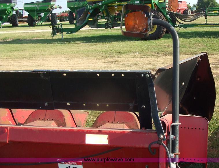 image for item 7127 1997 Case 1083 corn header