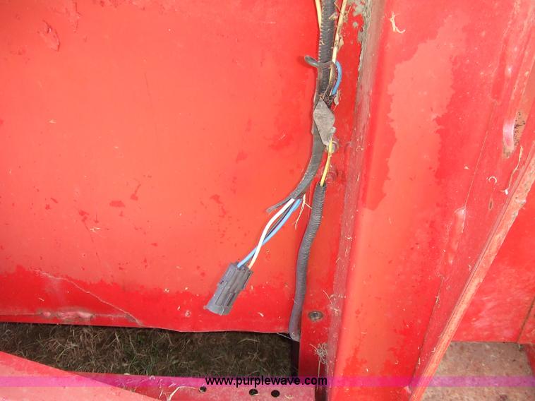 image for item 7127 1997 Case 1083 corn header