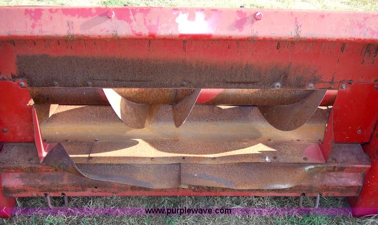 image for item 7127 1997 Case 1083 corn header