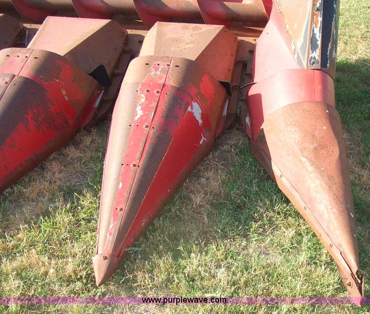 image for item 7127 1997 Case 1083 corn header
