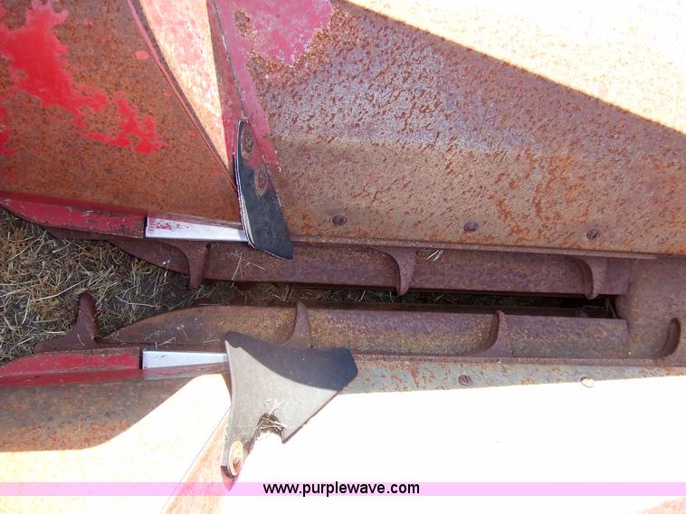 image for item 7127 1997 Case 1083 corn header