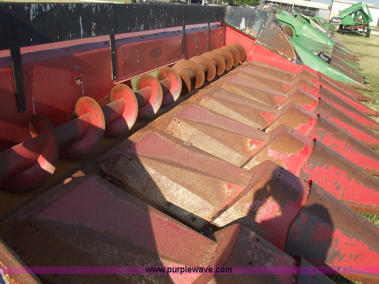 image for item 7127 1997 Case 1083 corn header