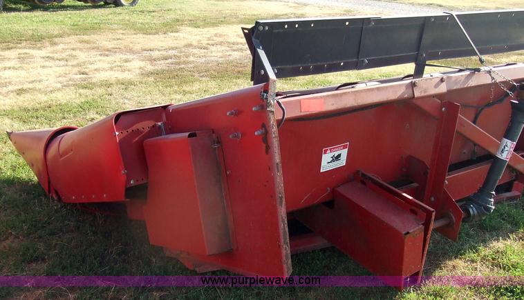 image for item 7128 1997 Case 1083 corn header