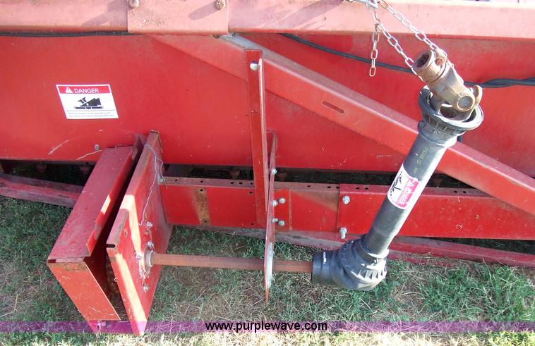 image for item 7128 1997 Case 1083 corn header