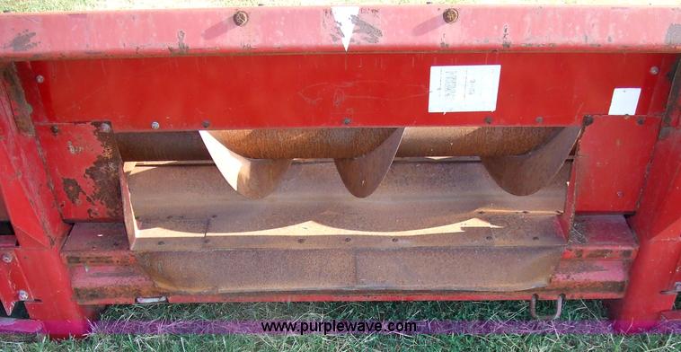 image for item 7128 1997 Case 1083 corn header