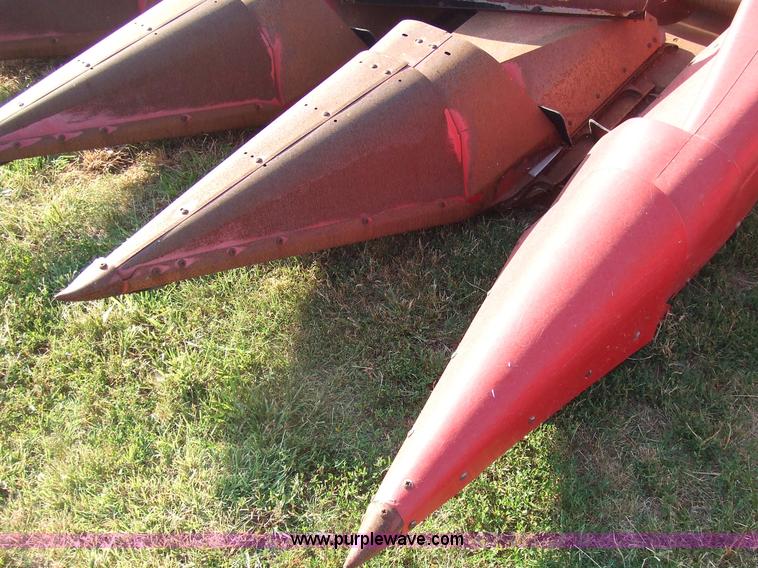image for item 7128 1997 Case 1083 corn header