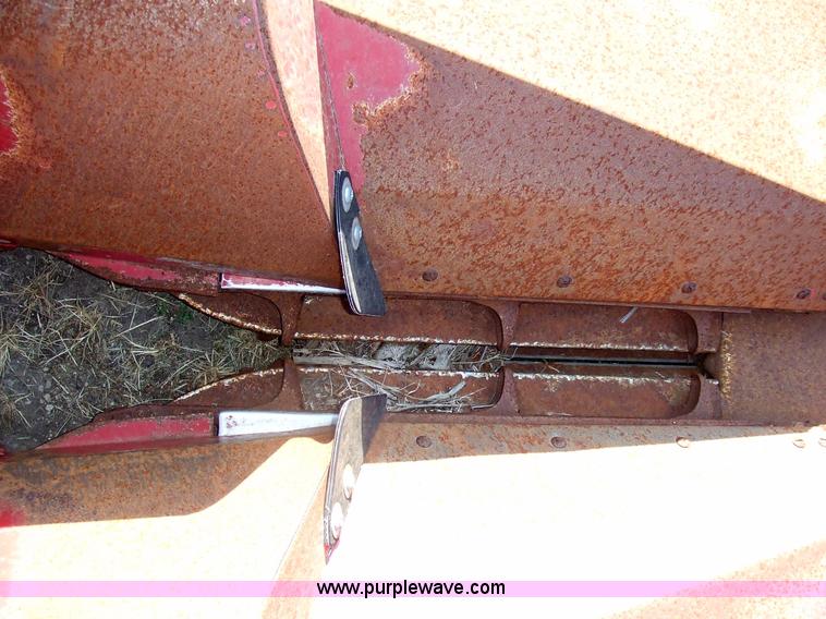 image for item 7128 1997 Case 1083 corn header