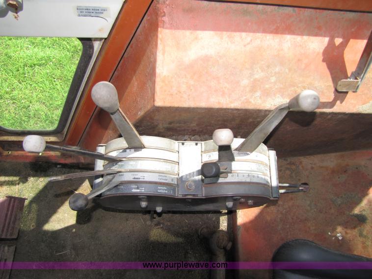 image for item 7198 Allis Chalmers AC7000 tractor