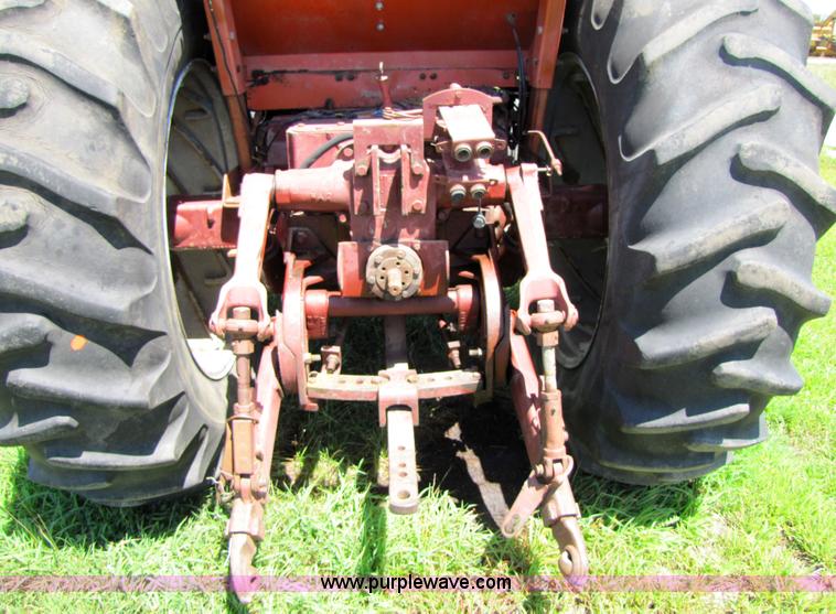 image for item 7198 Allis Chalmers AC7000 tractor