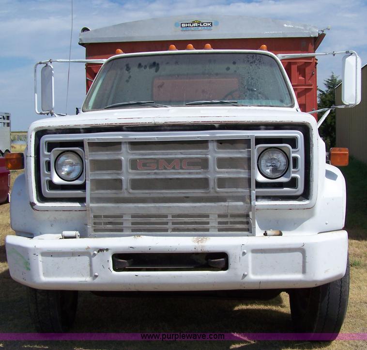 image for item 8261 1977 GMC 6500 grain truck