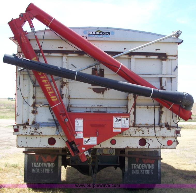 image for item 8261 1977 GMC 6500 grain truck