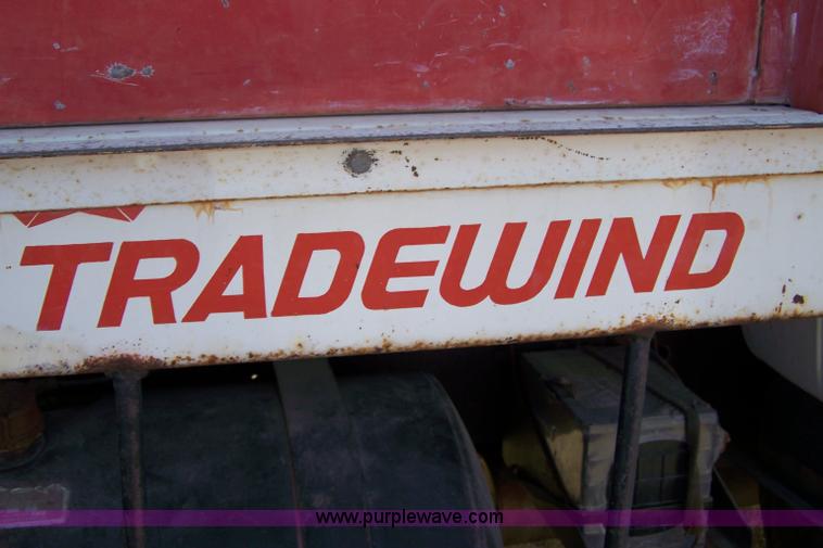 image for item 8261 1977 GMC 6500 grain truck