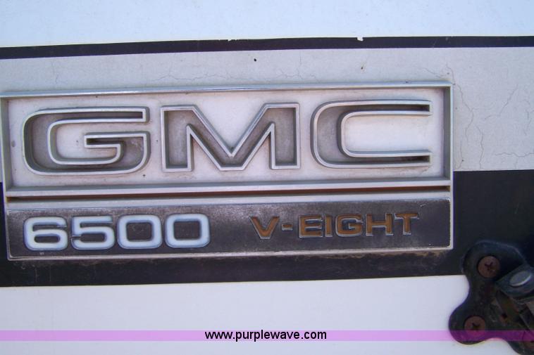 image for item 8261 1977 GMC 6500 grain truck