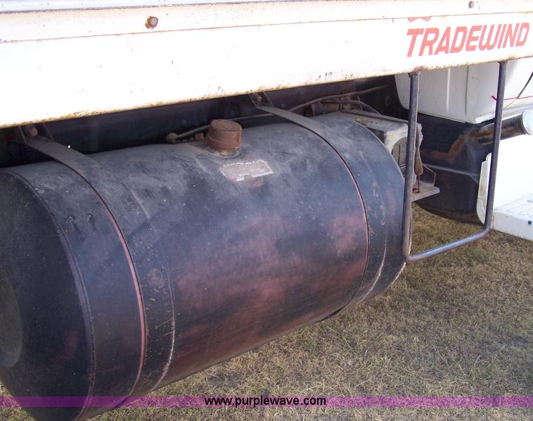 image for item 8261 1977 GMC 6500 grain truck