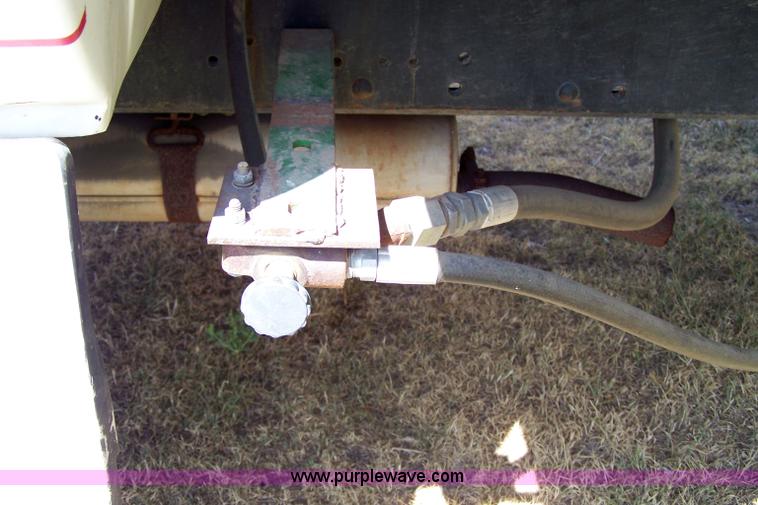 image for item 8261 1977 GMC 6500 grain truck