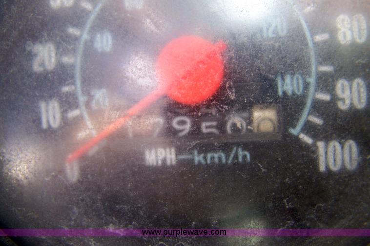 image for item 8261 1977 GMC 6500 grain truck