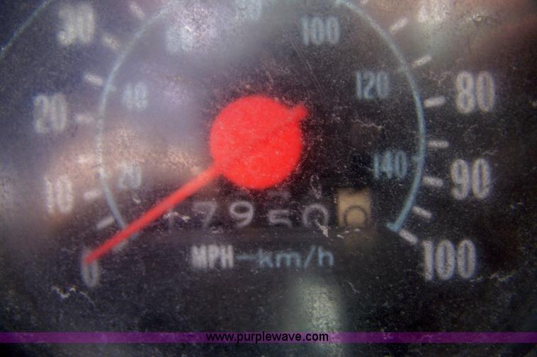 image for item 8261 1977 GMC 6500 grain truck