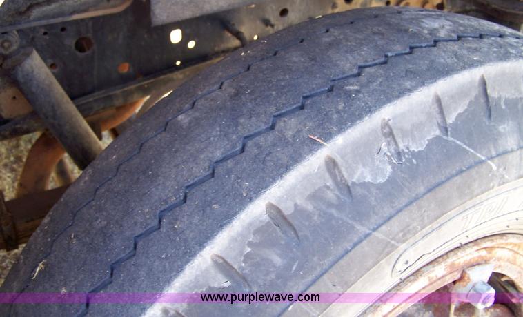 image for item 8261 1977 GMC 6500 grain truck