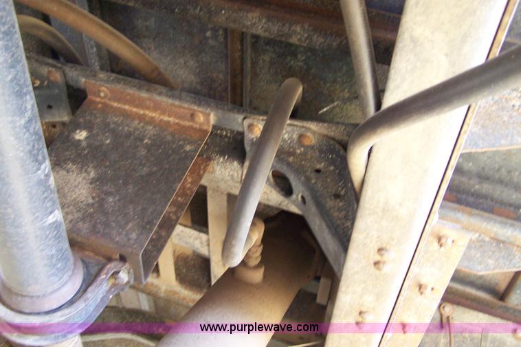 image for item 8261 1977 GMC 6500 grain truck