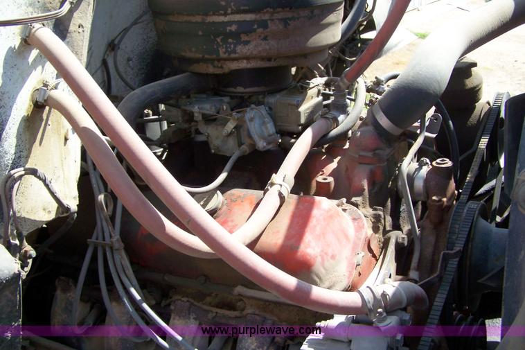 image for item 8261 1977 GMC 6500 grain truck