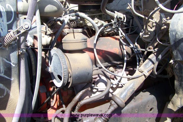 image for item 8261 1977 GMC 6500 grain truck